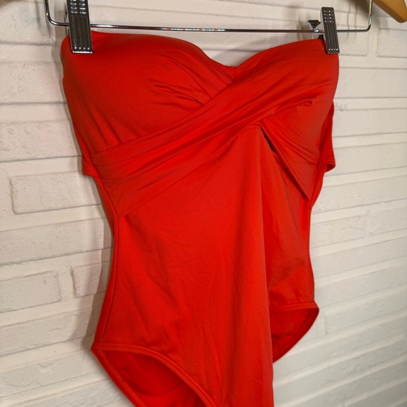 Kate Spade Hot Cherry Strapless Twist One Piece Bathing Suit, Women’s Size Small - Picture 2 of 10